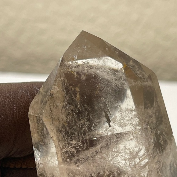 Gold Rutile in Quartz hand carved tower - Picture 17 of 17